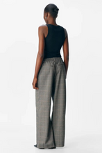 Afbeelding in Gallery-weergave laden, Lisa Wide Pants - Black Humus + Tannin
