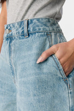 Charger l'image dans la galerie, Jen Shorts - Medium Blue Denim
