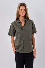 Charger l'image dans la galerie, Short Sleeve Linen Shirt - Army
