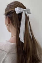Cargar imagen en el visor de la galería, Bow Clip - White

