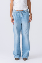 Load image into Gallery viewer, Nicole Baggy Jeans - Light Blue
