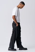 Load image into Gallery viewer, Pleated Wide Pants - Black
