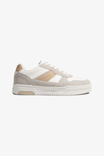 Carregar imagem no visualizador da galeria, Classic Sneaker - White/Beige
