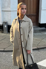 Afbeelding in Gallery-weergave laden, Harper Trench Coat - Sand
