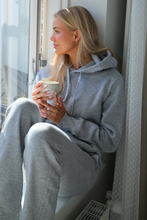 Cargar imagen en el visor de la galería, Essential Hoodie - Grey Melange
