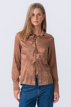 Carregar imagem no visualizador da galeria, Lucy Tie Shirt - Brown
