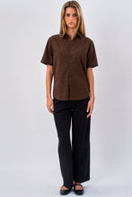Load image into Gallery viewer, Short Sleeve Linen Shirt - Brown

