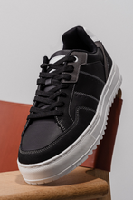 Load image into Gallery viewer, Classic Sneaker - Black
