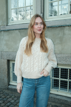 Carica l'immagine nel visualizzatore di Gallery, Emma Knit - Off White
