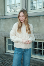 Carica l'immagine nel visualizzatore di Gallery, Emma Knit - Off White
