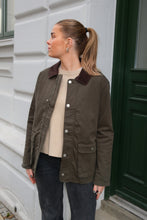 Carica l'immagine nel visualizzatore di Gallery, Twill Jacket - Dark Olive
