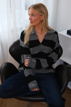 Load image into Gallery viewer, Nora Knit - Grey/Black
