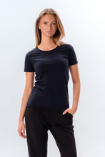 Afbeelding in Gallery-weergave laden, Gemonteerd t -shirt - marine
