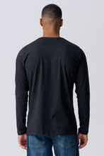 Load image into Gallery viewer, Basic Long-sleeved T-shirt - Black
