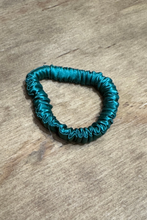 Carica l'immagine nel visualizzatore di Gallery, Silk elastic - Turquoise
