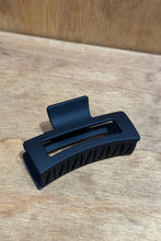 Carica l'immagine nel visualizzatore di Gallery, Luna Hair Clip - Matt Black
