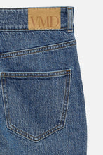 Load image into Gallery viewer, Tessa Wide Pocket Jeans - Medium Blue Denim
