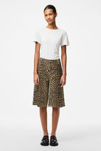 Carregar imagem no visualizador da galeria, Salume Wide Denim Shorts - White Pepper Leo
