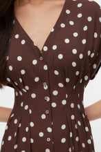 Carica l'immagine nel visualizzatore di Gallery, Elisa Pleat Shirt Dress - Chocolate Martini - Snow White Dot
