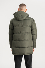 Afbeelding in Gallery-weergave laden, Long Puffer Jacket - Olive
