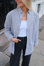 Carica l'immagine nel visualizzatore di Gallery, Boyfriend Oxford Shirt - Grey
