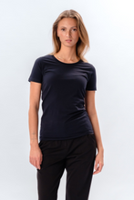 Afbeelding in Gallery-weergave laden, Gemonteerd t -shirt - marine
