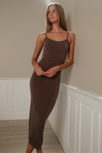 Carica l'immagine nel visualizzatore di Gallery, Amaya Maxi Dress - Brown
