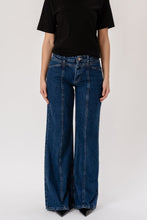 Cargar imagen en el visor de la galería, Kyla Jeans - Medium Blue
