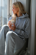Cargar imagen en el visor de la galería, Essential Hoodie - Grey Melange
