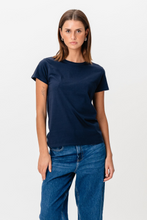 Carica l&#39;immagine nel visualizzatore di Gallery, T -shirt di base - blu scuro
