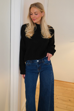 Load image into Gallery viewer, Bianca Low Waist Jeans - Medium Blue
