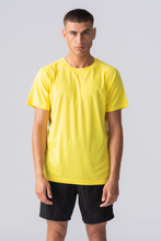 Carica l&#39;immagine nel visualizzatore di Gallery, T -shirt da allenamento - giallo
