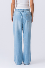 Load image into Gallery viewer, Nicole Baggy Jeans - Light Blue
