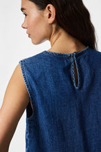 Charger l'image dans la galerie, Silke Denim Top - Medium Blue Denim
