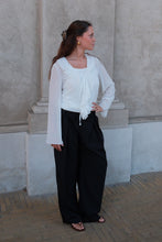 Cargar imagen en el visor de la galería, Alba Blouse - Off White
