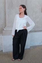 Cargar imagen en el visor de la galería, Alba Blouse - Off White
