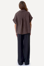 Charger l'image dans la galerie, Astrid Linen Shirt - Brown
