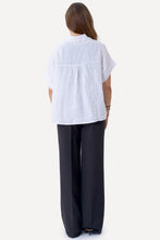 Carregar imagem no visualizador da galeria, Astrid Linen Shirt - White
