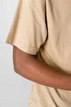 Carica l'immagine nel visualizzatore di Gallery, T -shirt oversize - sabbia
