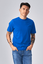 Charger l&#39;image dans la galerie, T-shirt de base biologique - bleu

