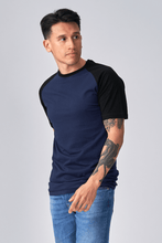 Charger l&#39;image dans la galerie, T-shirt Raglan de base - Black-Navy
