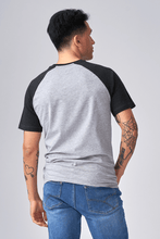 Charger l&#39;image dans la galerie, T-shirt Raglan de base - Gris de la lumière noire
