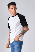 Charger l&#39;image dans la galerie, T-shirt Raglan de base - noir et blanc
