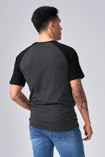 Charger l&#39;image dans la galerie, T-shirt Raglan de base - Gris noir de Dark
