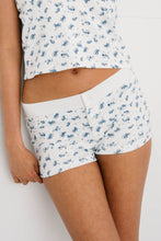 Carica l'immagine nel visualizzatore di Gallery, Viola Boxer Shorts - Blue Flowers
