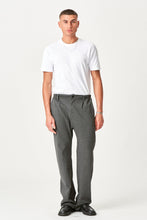 Cargar imagen en el visor de la galería, Performance Pants Loose - Charcoal Grey
