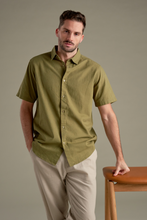 Carica l'immagine nel visualizzatore di Gallery, Short Sleeve Linen Shirt - Kiwi
