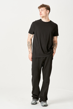 Afbeelding in Gallery-weergave laden, Basic Joy T-shirt - Black
