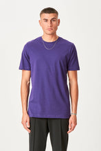Carregar imagem no visualizador da galeria, T-shirt básica orgânica - Roxo

