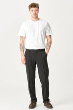 Cargar imagen en el visor de la galería, Performance Pants Loose Fit - Black
